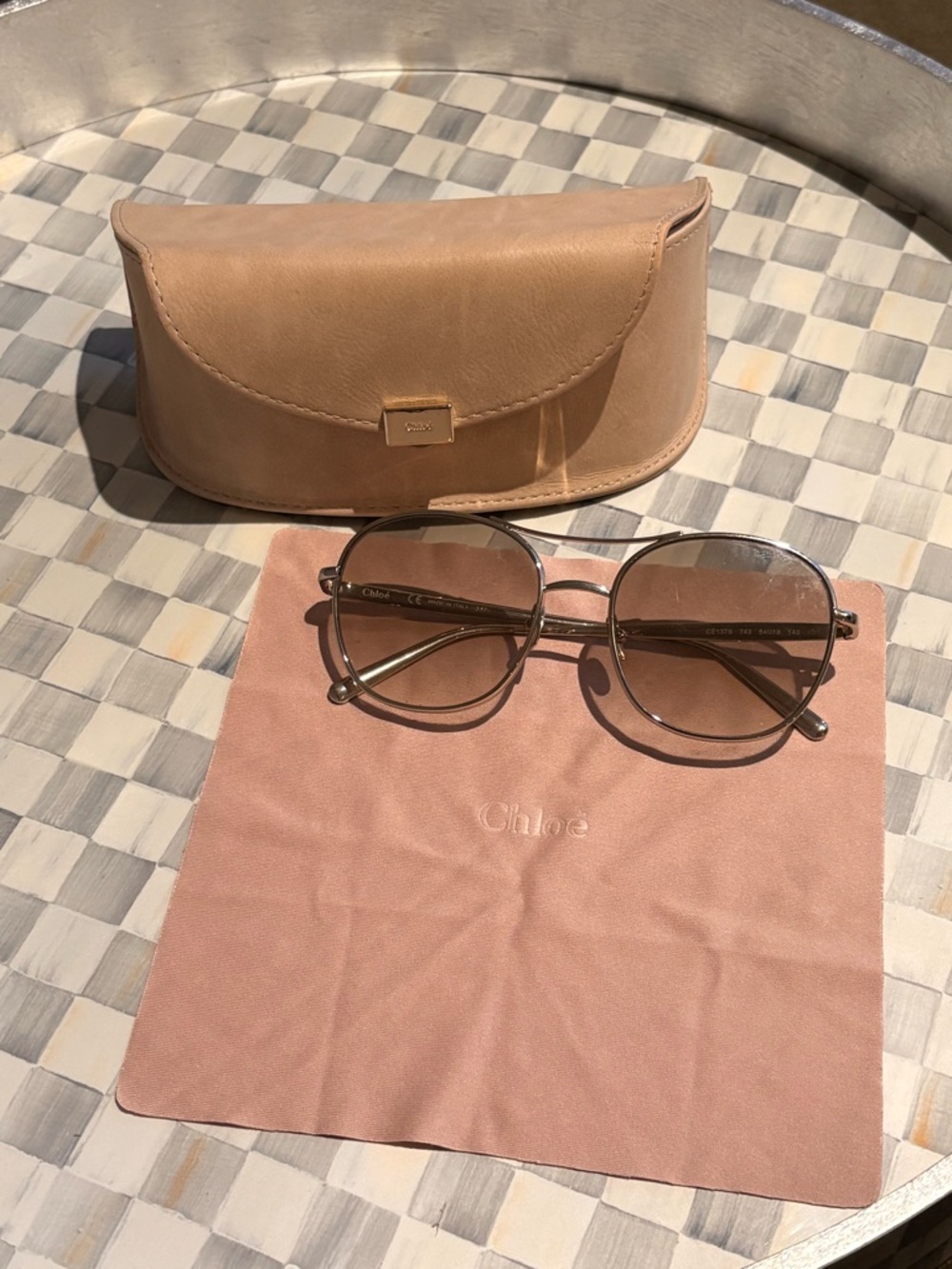 CHLOE Sunglasses w Case